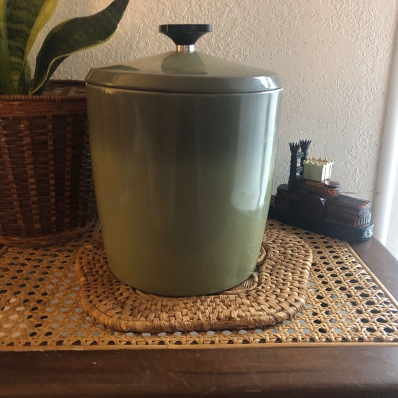 Avocado Green Aluminum Flour Canister by West Bend Circa 60s/70s - Picture 13 of 14
